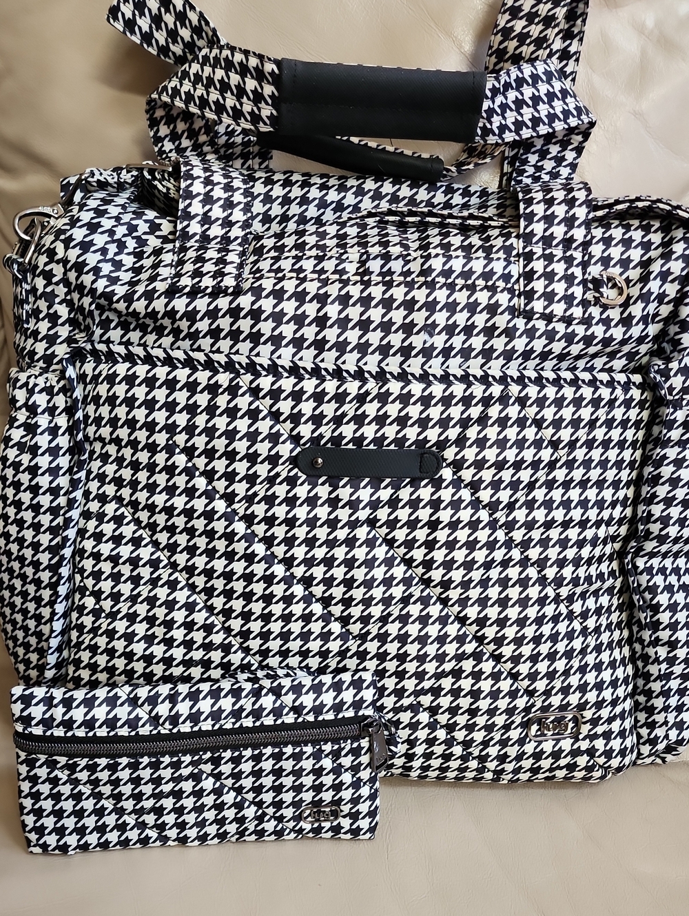Lug Sway Black and White Houndstooth Womenβs Tote Bag & Wristlet Preowned